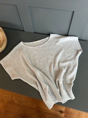 Cyrus Light Gray Short Sleeve Knit Top